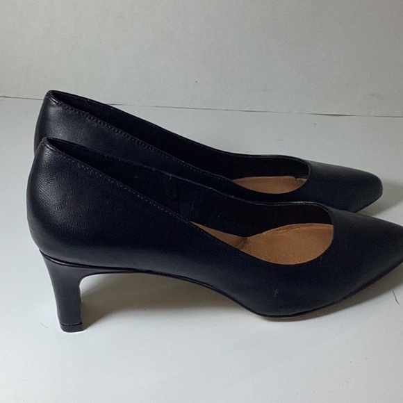 Wynne Pump (Women)
André Assous - Picture 7 of 11